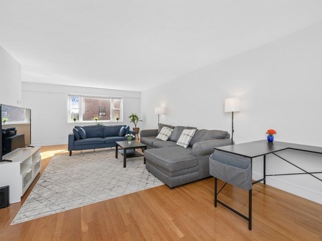 131 Sewall Ave 6, Brookline, MA 02446