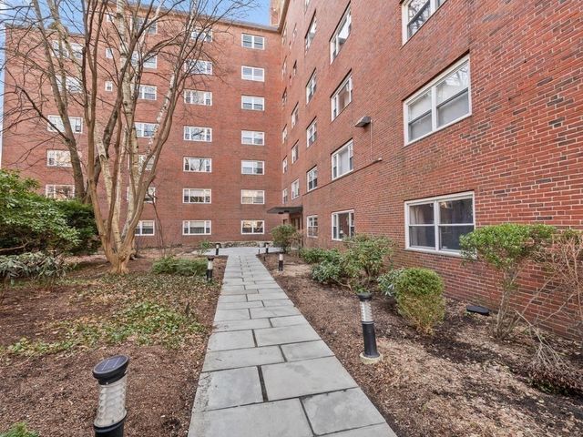 131 Sewall Ave 6, Brookline, MA 02446