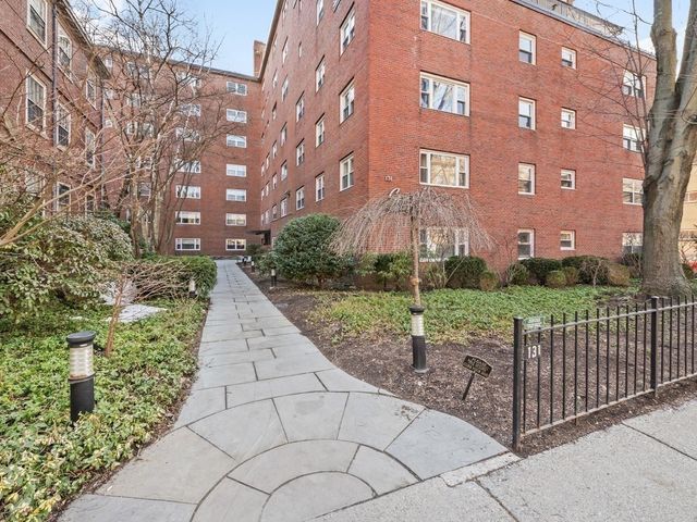131 Sewall Ave 6, Brookline, MA 02446