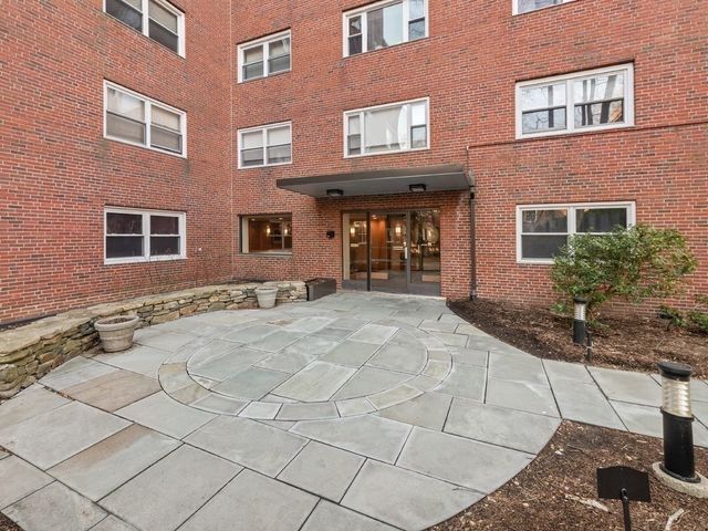 131 Sewall Ave 6, Brookline, MA 02446