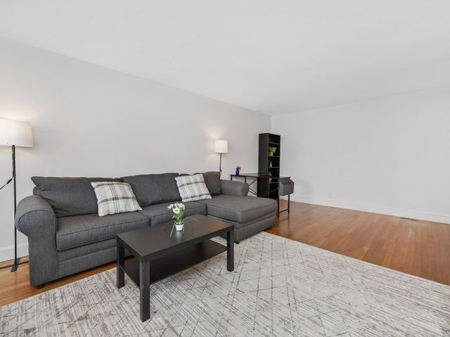 131 Sewall Ave 6, Brookline, MA 02446