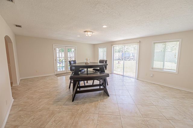 471 SE Lamon Lane, Port St. Lucie, FL 34983