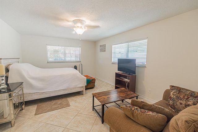 471 SE Lamon Lane, Port St. Lucie, FL 34983