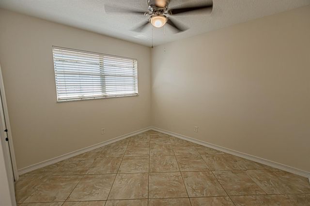 471 SE Lamon Lane, Port St. Lucie, FL 34983