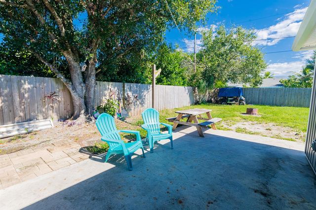 471 SE Lamon Lane, Port St. Lucie, FL 34983