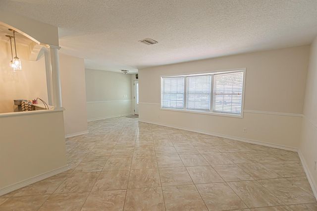 471 SE Lamon Lane, Port St. Lucie, FL 34983