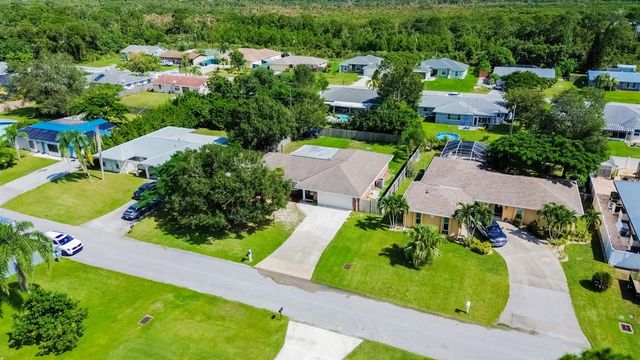 471 SE Lamon Lane, Port St. Lucie, FL 34983