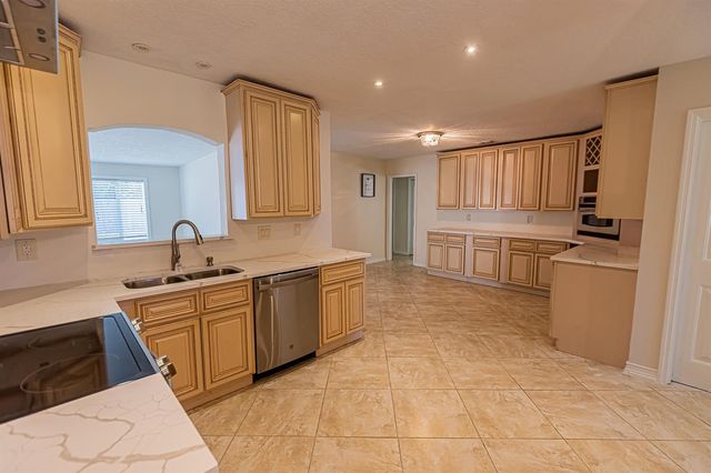 471 SE Lamon Lane, Port St. Lucie, FL 34983