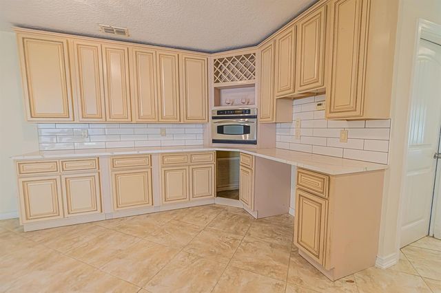 471 SE Lamon Lane, Port St. Lucie, FL 34983