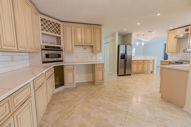 471 SE Lamon Lane, Port St. Lucie, FL 34983
