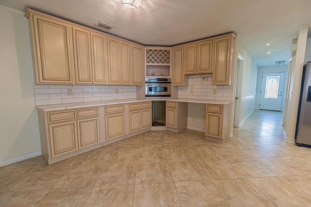 471 SE Lamon Lane, Port St. Lucie, FL 34983