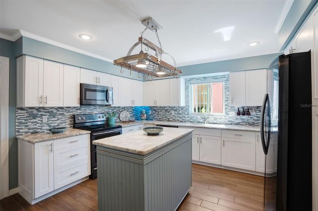 3196 CRYSTAL LAKES COURT, Sarasota, FL 34235