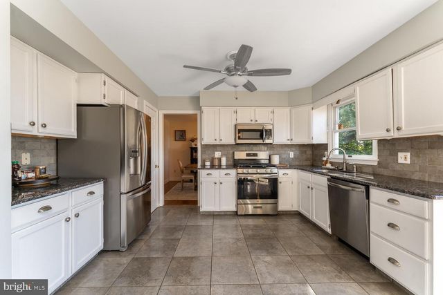 16 CHESTNUT AVE, Frenchtown, NJ 08825