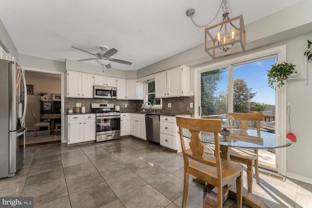 16 CHESTNUT AVE, Frenchtown, NJ 08825