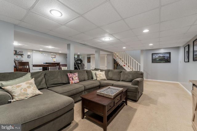 16 CHESTNUT AVE, Frenchtown, NJ 08825