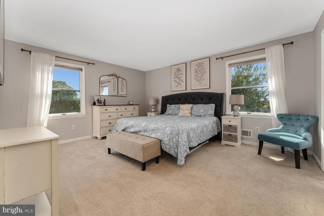 16 CHESTNUT AVE, Frenchtown, NJ 08825