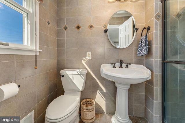 16 CHESTNUT AVE, Frenchtown, NJ 08825