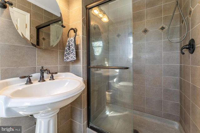 16 CHESTNUT AVE, Frenchtown, NJ 08825