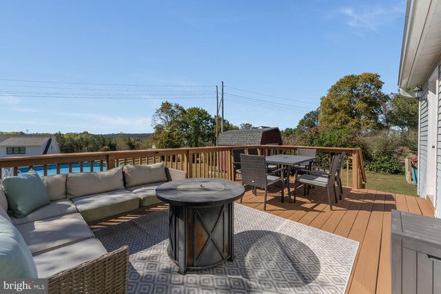 16 CHESTNUT AVE, Frenchtown, NJ 08825