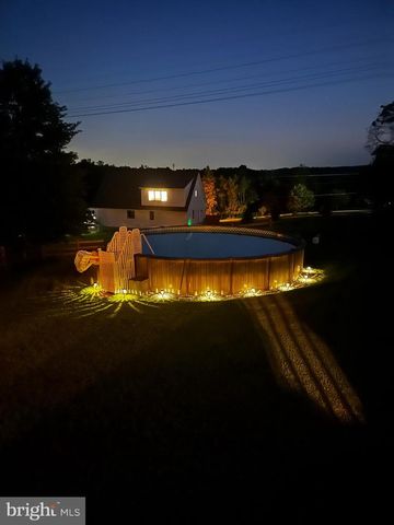 16 CHESTNUT AVE, Frenchtown, NJ 08825