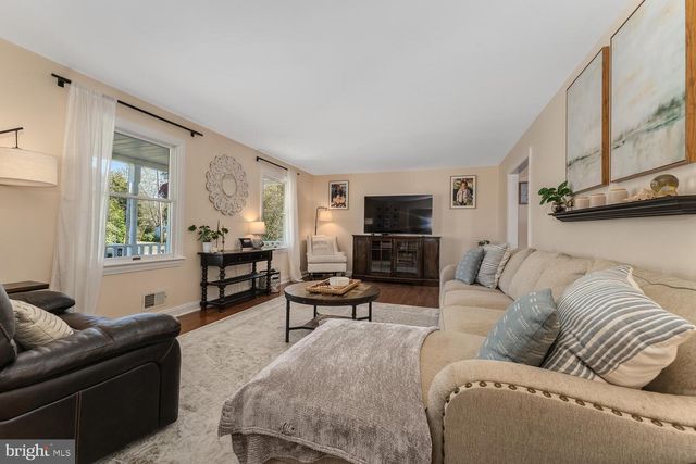 16 CHESTNUT AVE, Frenchtown, NJ 08825