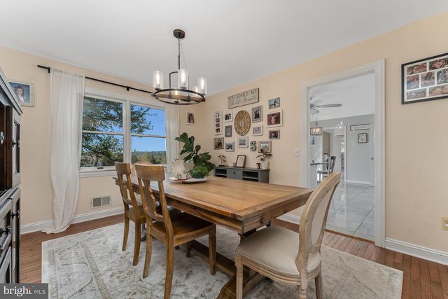 16 CHESTNUT AVE, Frenchtown, NJ 08825