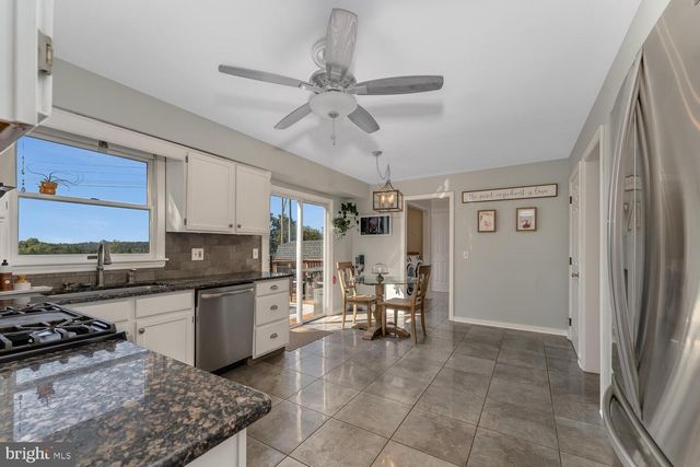 16 CHESTNUT AVE, Frenchtown, NJ 08825