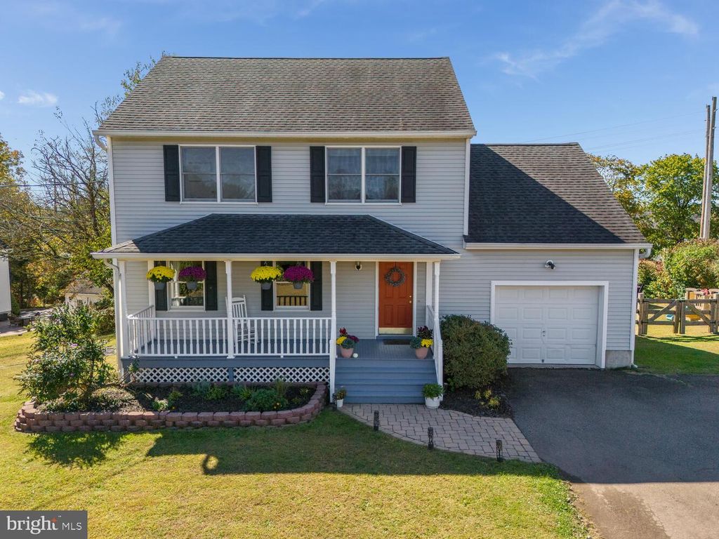 16 CHESTNUT AVE, Frenchtown, NJ 08825