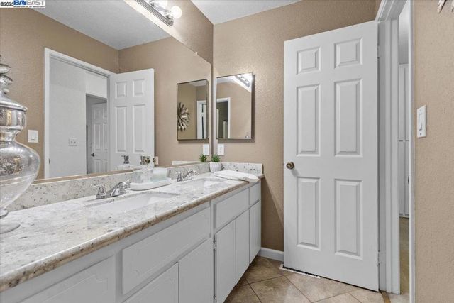 60 W South St, Tracy, CA 95376