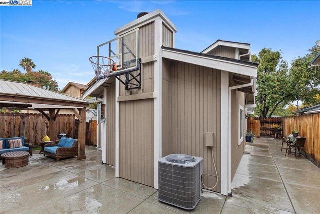 60 W South St, Tracy, CA 95376