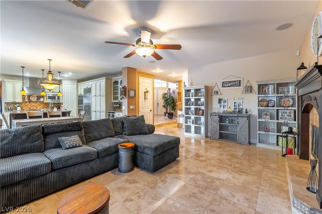 324 Glistening Cloud Drive, Henderson, NV 89012