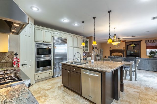 324 Glistening Cloud Drive, Henderson, NV 89012