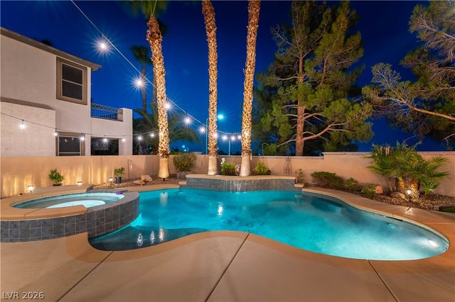 324 Glistening Cloud Drive, Henderson, NV 89012