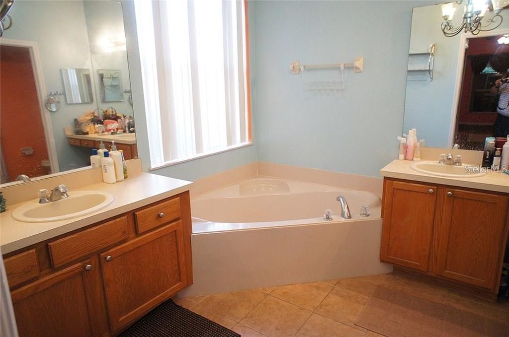 Image 14 of property listing at 5948 WINCHESTER ISLE ROAD, Orlando, FL 32829