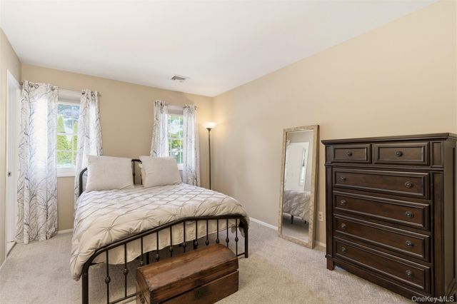 13 Pine Street, Huntington, NY 11743
