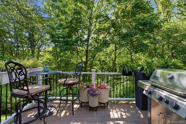 13 Pine Street, Huntington, NY 11743