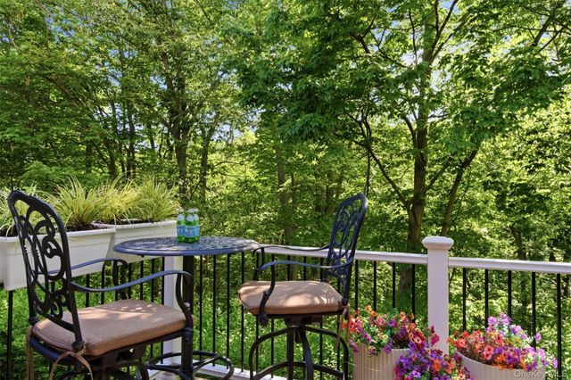 13 Pine Street, Huntington, NY 11743