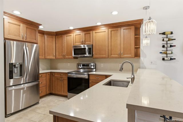 13 Pine Street, Huntington, NY 11743