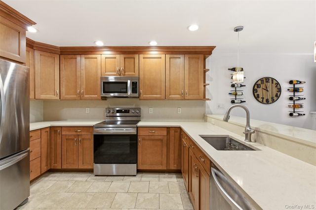 13 Pine Street, Huntington, NY 11743