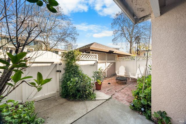 1757 Burgundy Ct, Petaluma, CA 94954