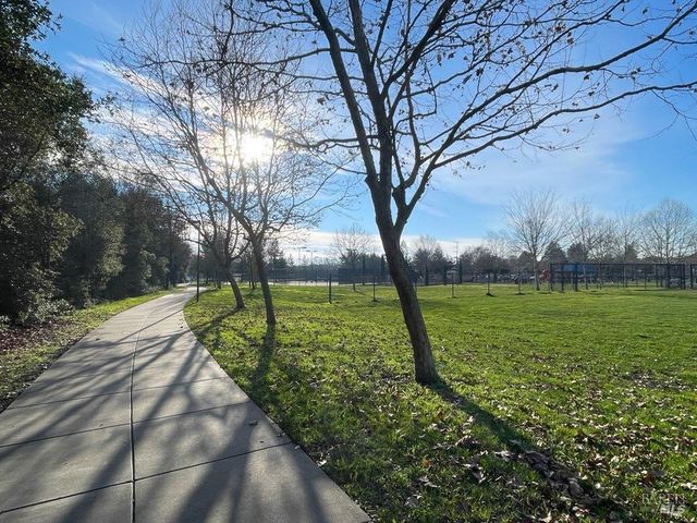 1757 Burgundy Ct, Petaluma, CA 94954