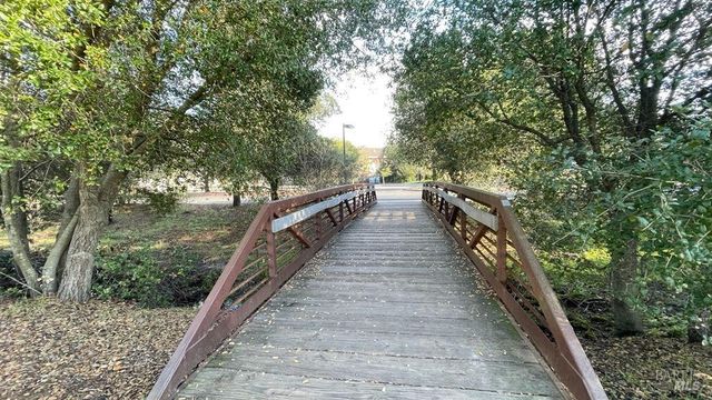 1757 Burgundy Ct, Petaluma, CA 94954