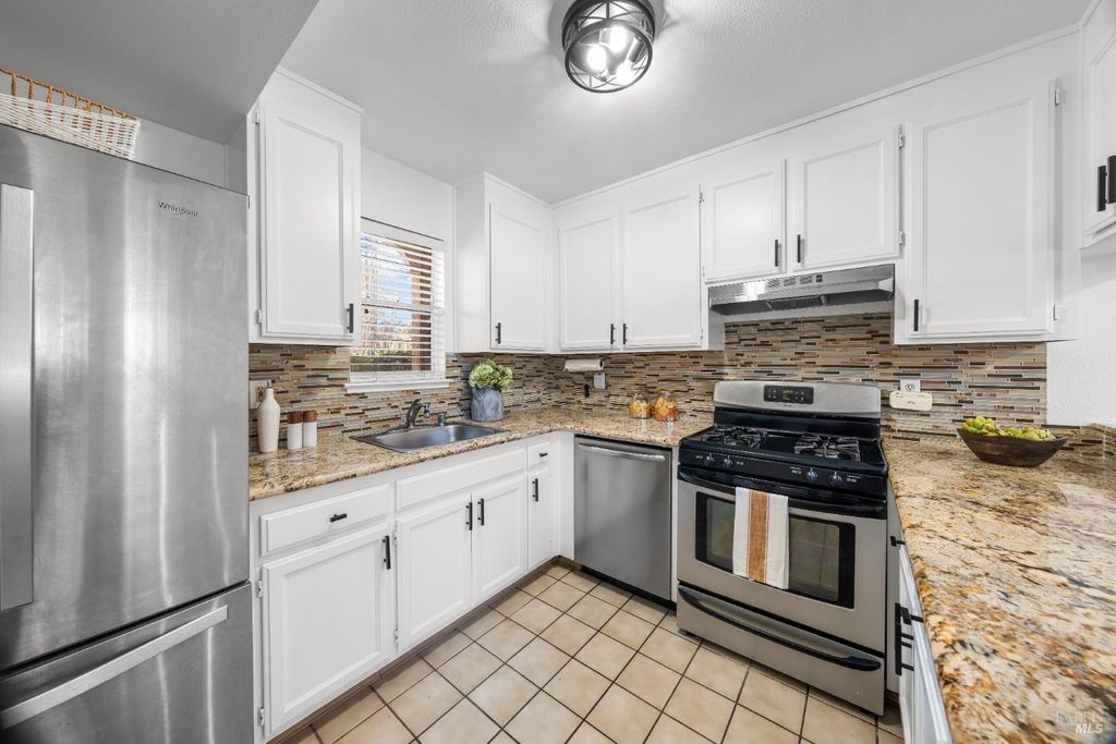 1757 Burgundy Ct, Petaluma, CA 94954