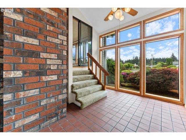 17501 Ne CLACKAMAS St, Portland, OR 97230