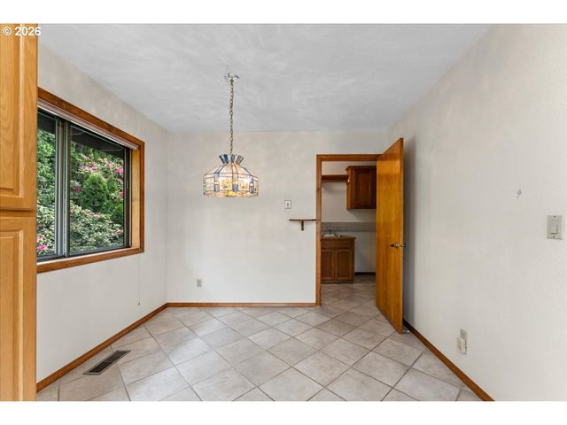 17501 Ne CLACKAMAS St, Portland, OR 97230