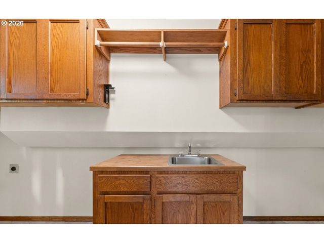 17501 Ne CLACKAMAS St, Portland, OR 97230