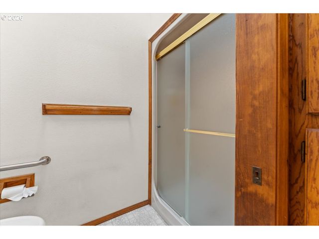 17501 Ne CLACKAMAS St, Portland, OR 97230
