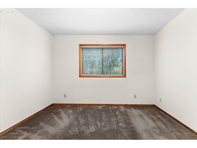 17501 Ne CLACKAMAS St, Portland, OR 97230