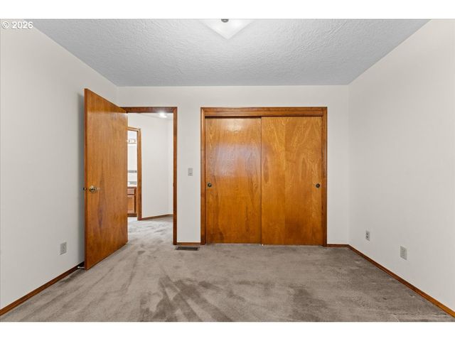 17501 Ne CLACKAMAS St, Portland, OR 97230