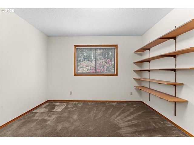 17501 Ne CLACKAMAS St, Portland, OR 97230